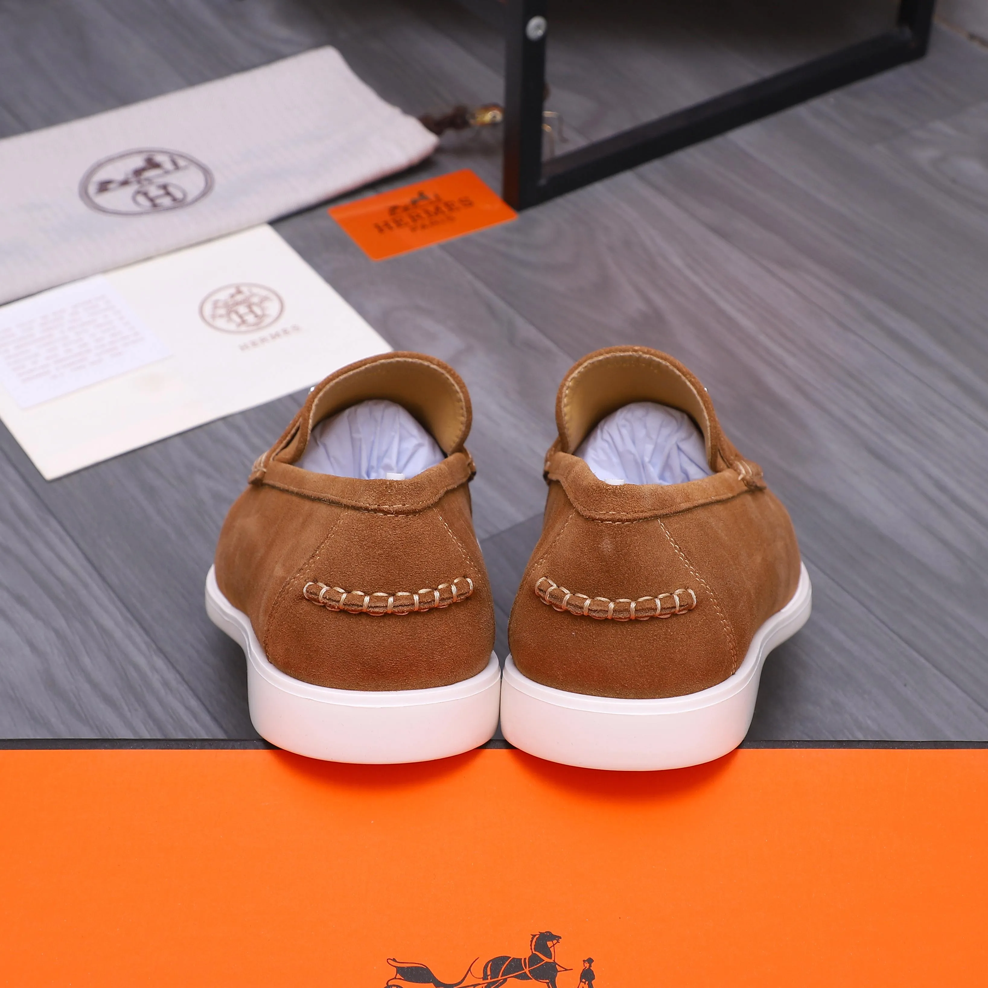Men's shoes 💰p560 Product trademark: HERMES "Hermès" casual slip-on men's shoes. Regular size: 38-46 (45.46 is custom-made and non-refundable) Product materials: Selected frosted cowhide upper, cowhide lining, original foam rubber ultra-light sole